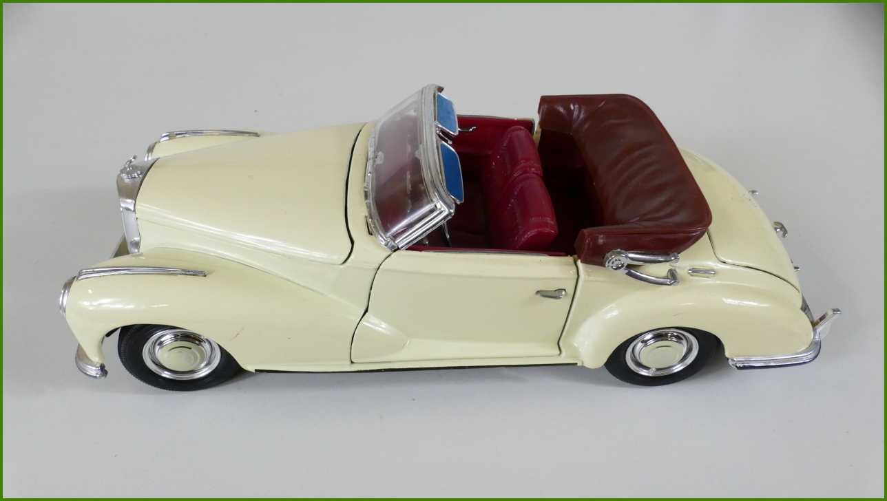 Model Auta Maisto 1:18 - Mercedes-Benz 300S (1955) - Viz Popis