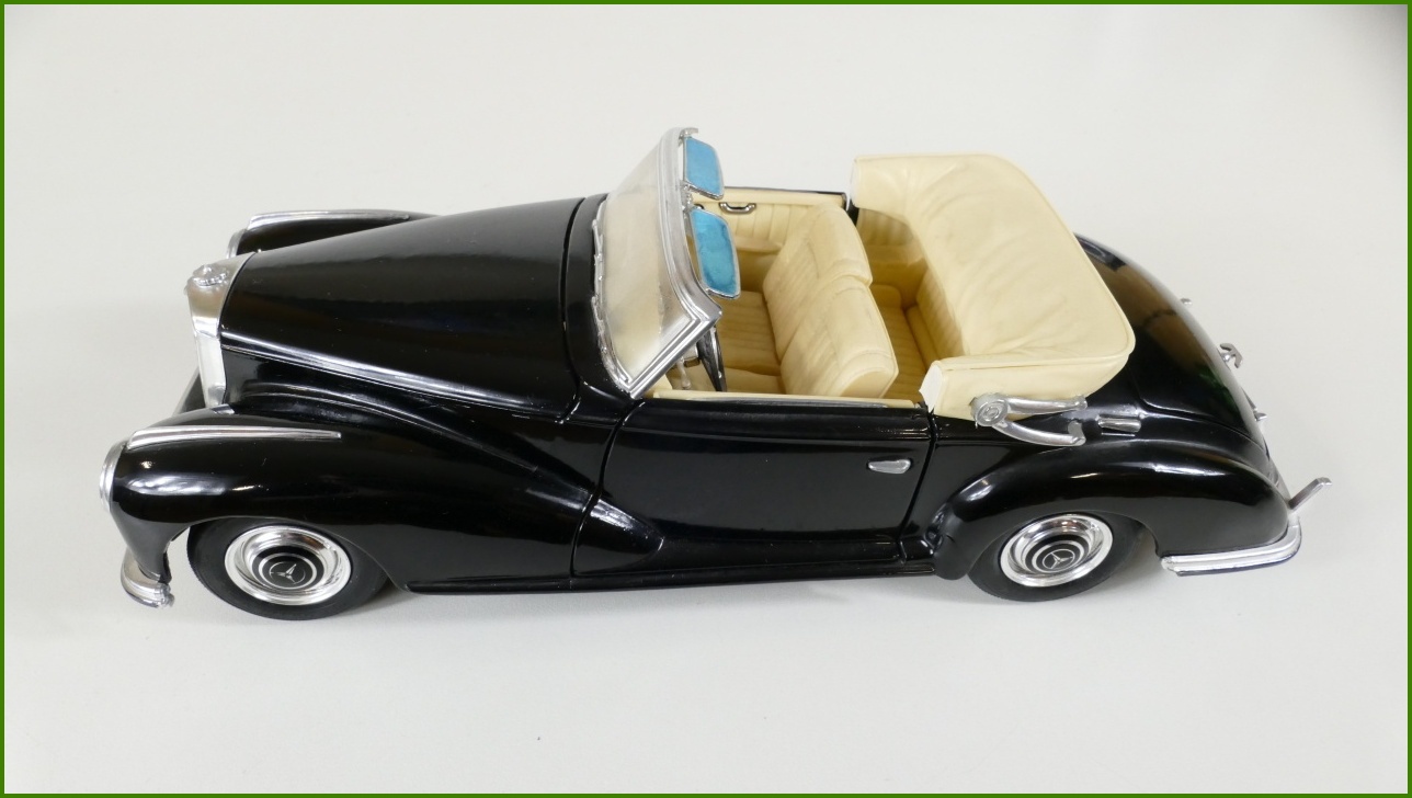 Model Auta Maisto 1:18 - Mercedes-Benz 300S (1955) - Viz Popis