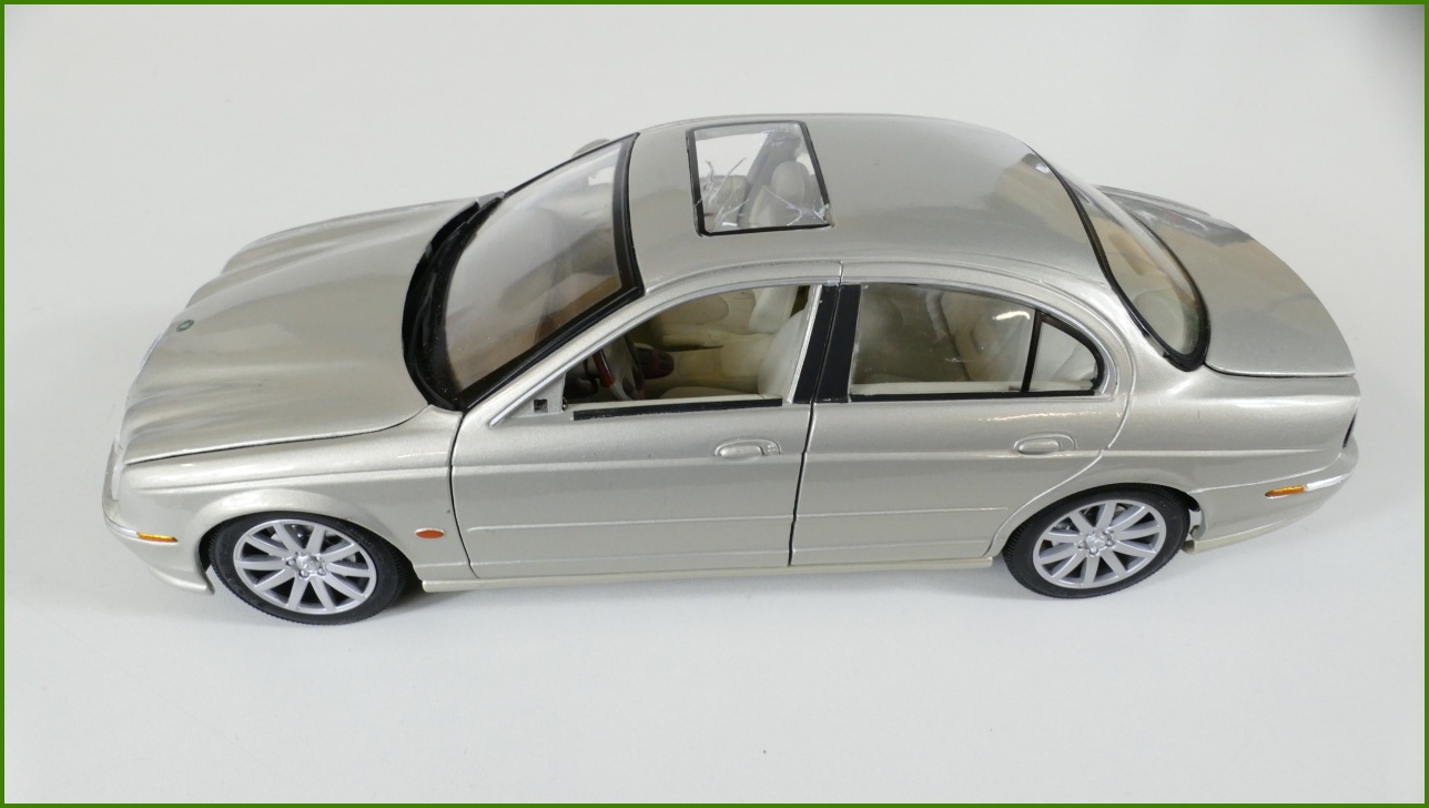 Model Auta Maisto 1:18 - Jaguar S-Type - Viz Popis