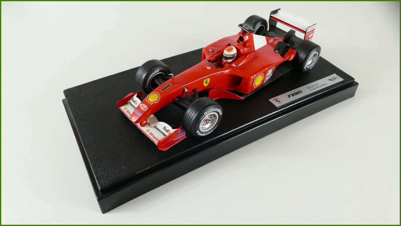 Model Formule Hot Wheels 1:18 - Ferrari F1 2001 - Michael Schumacher s Krabicí