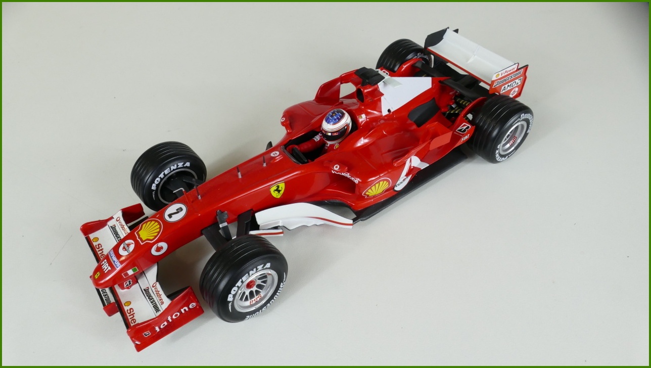 Model Formule Hot Wheels 1:18 - Ferrari F1 2005 - Rubens Barrichello s Krabicí