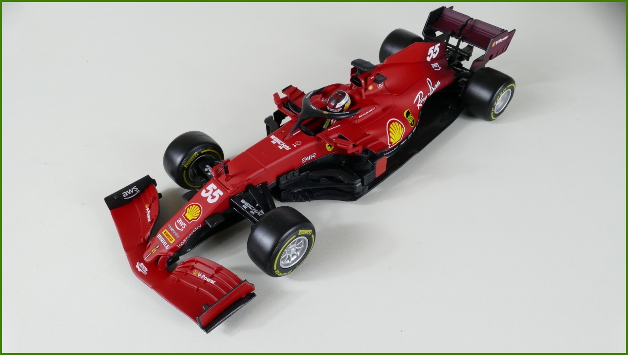 Model Formule Bburago 1:18 - F1 SF21 - Carlos Sainz s Krabicí
