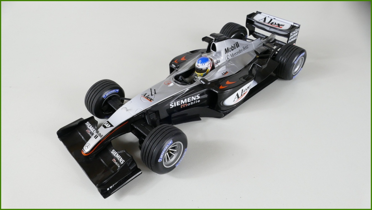 Model Formule Minichamps 1:18 - McLaren Mercedes MP4-18 Testcar 2003 - Alex Wurz s Krabicí