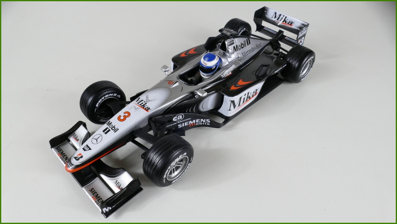 Model Formule Hot Wheels 1:18 - McLaren Mercedes MP4-16 - Mika Häkkinen s Krabicí