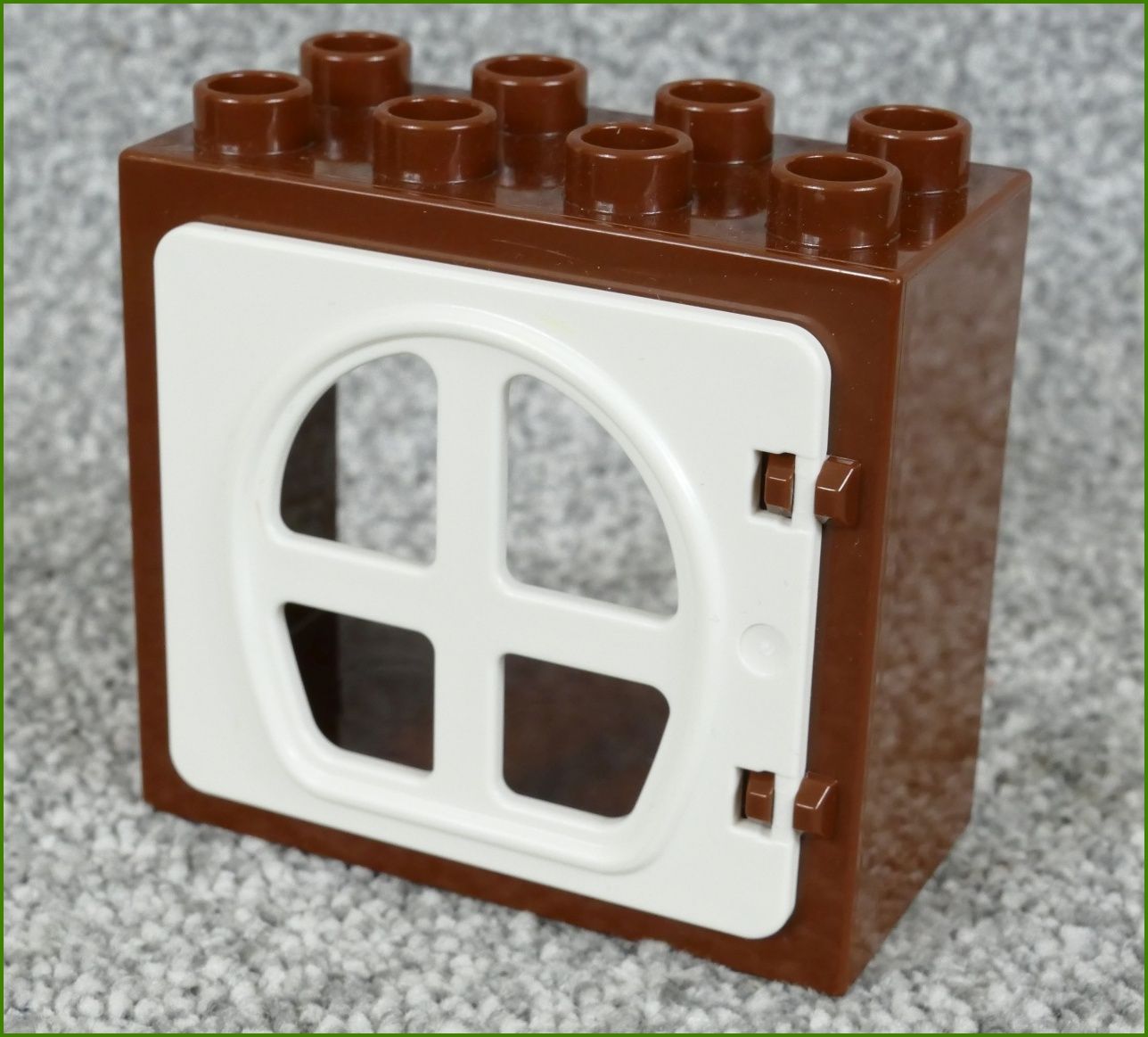 Lego® Duplo® Kostka s Oknem Tmavě Hnědá - Bílá Okenice - Zaoblená Okna