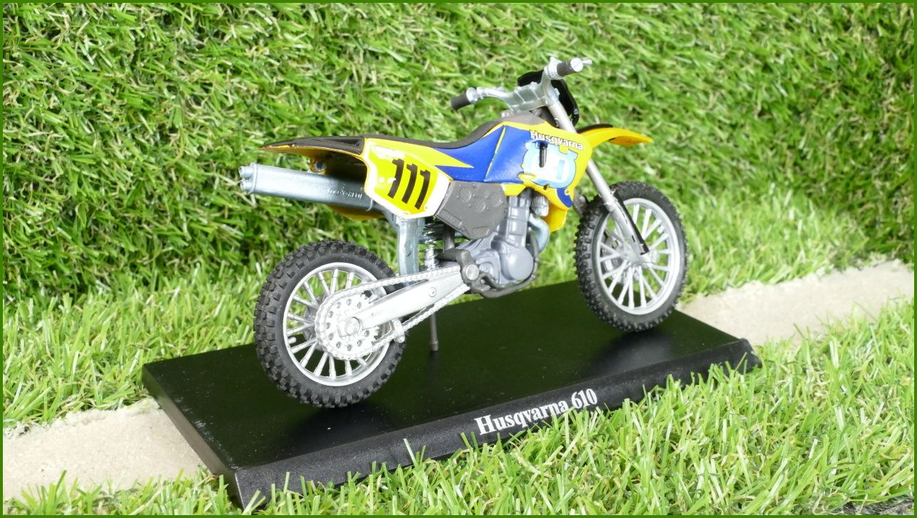 Model Replika Majorette Motorka 1:18 - Husqvarna 610
