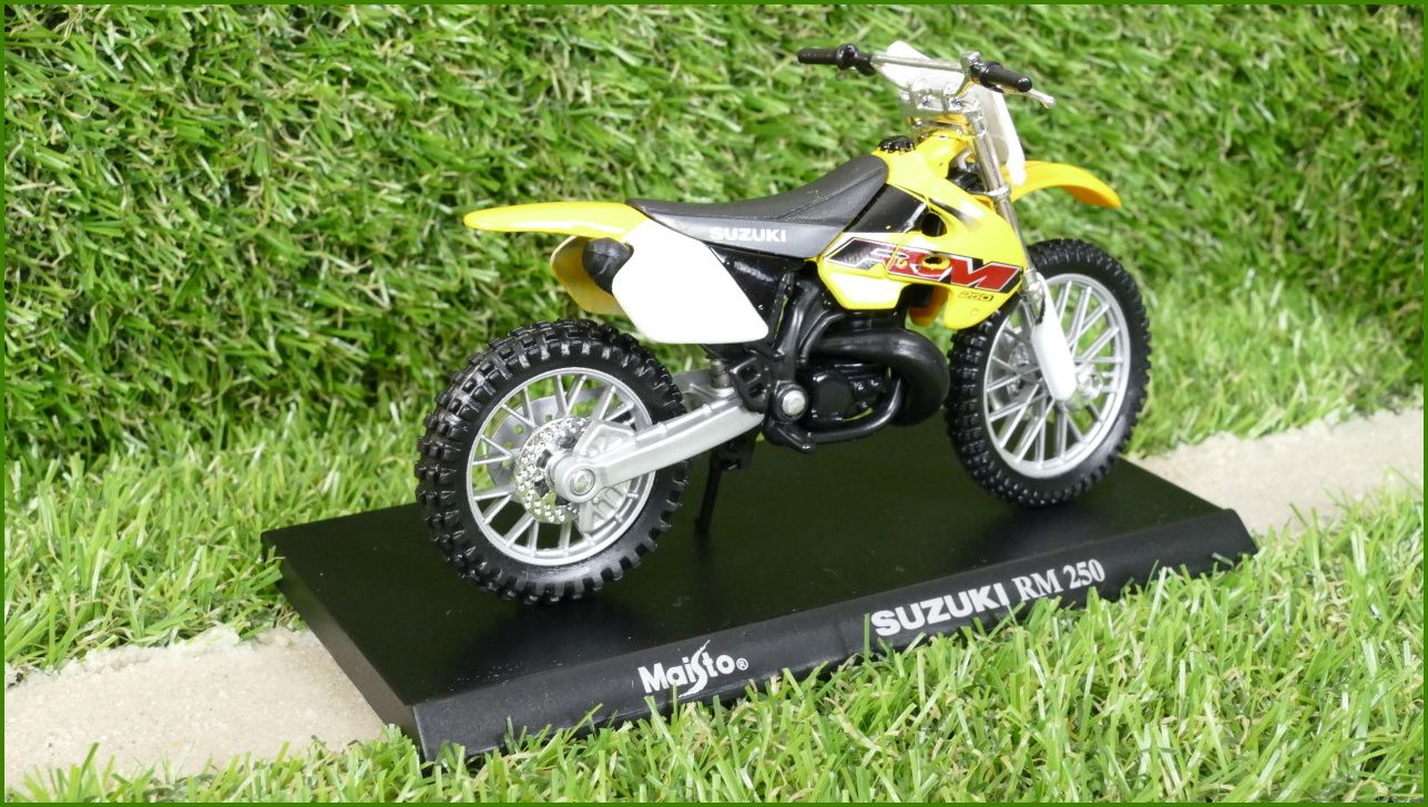 Model Replika Maisto Motorka 1:18 - Suzuki RM 250