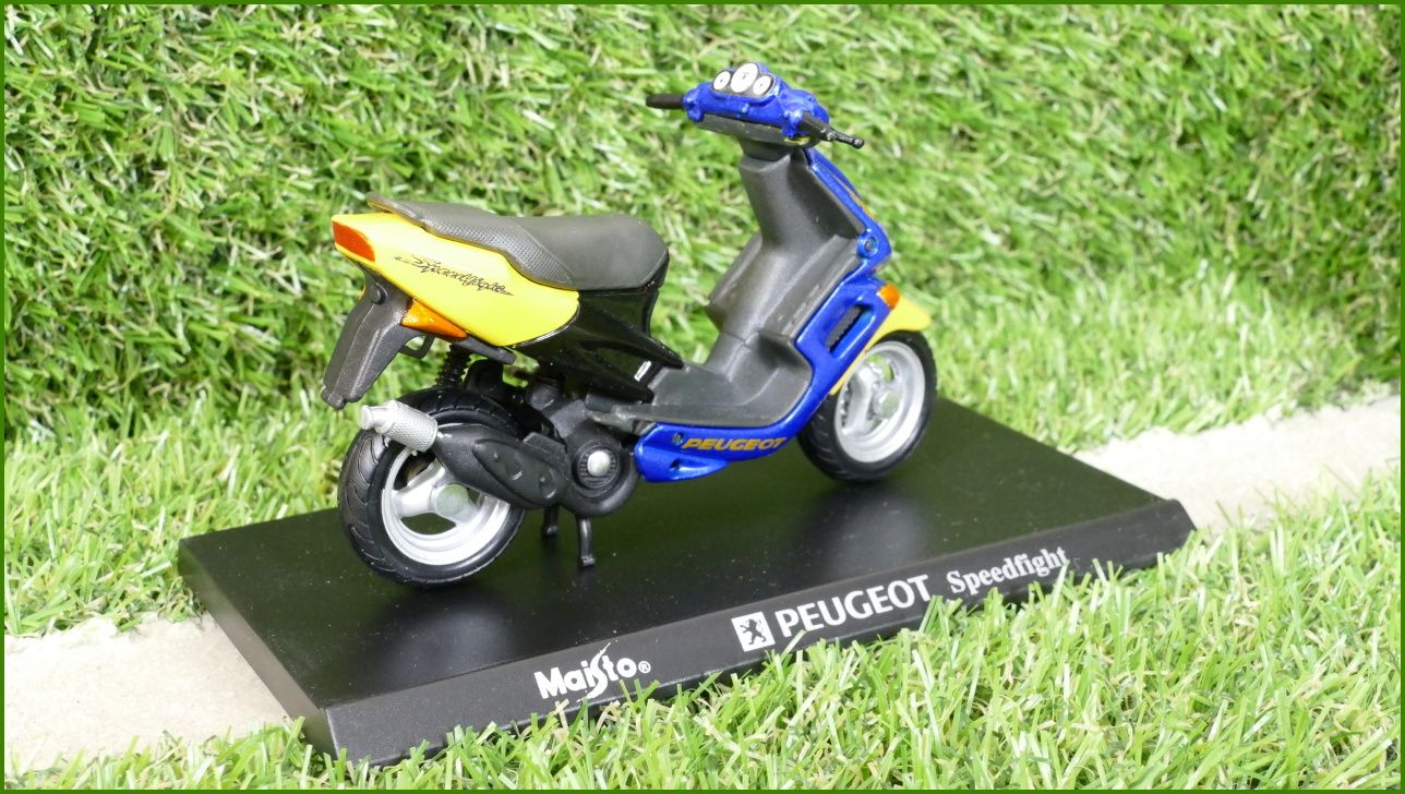 Model Replika Maisto Motorka 1:18 - Peugeot Speedfight