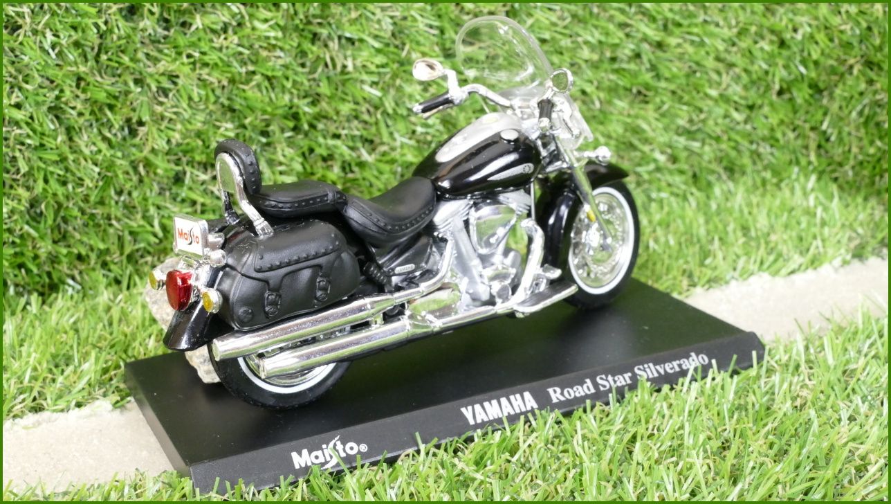Model Replika Maisto Motorka 1:18 - Yamaha Road Star Silverado - Viz Popis
