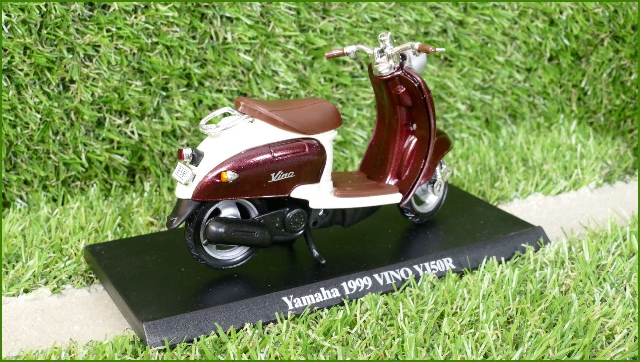 Model Replika Motorka 1:18 - Yamaha 1999 Vino YJ50R