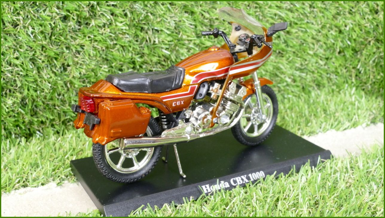 Model Replika Motorka 1:18 - Honda CBX 1000