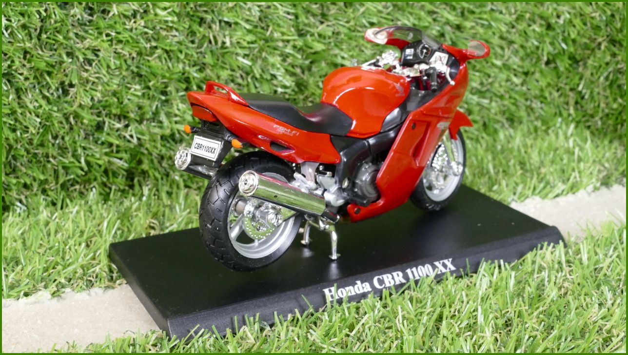 Model Replika Motorka 1:18 - Honda CBR 1100 XX