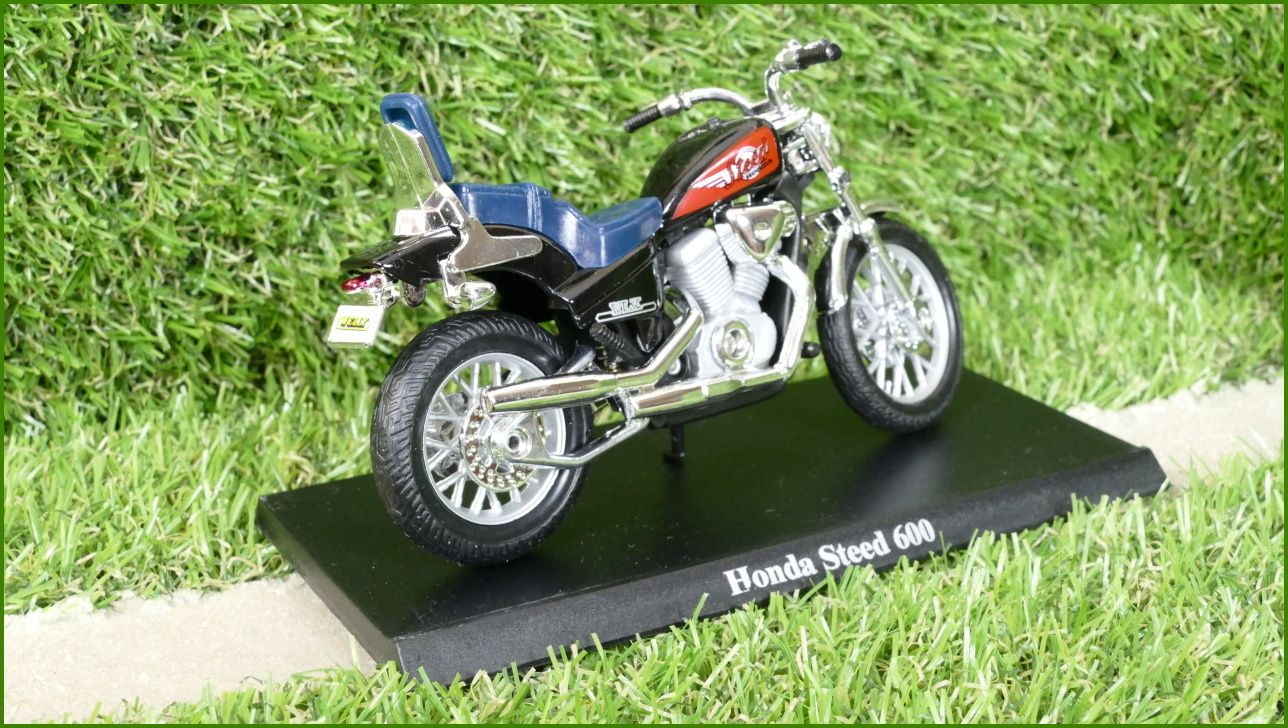 Model Replika Welly Motorka 1:18 - Honda Steed 600