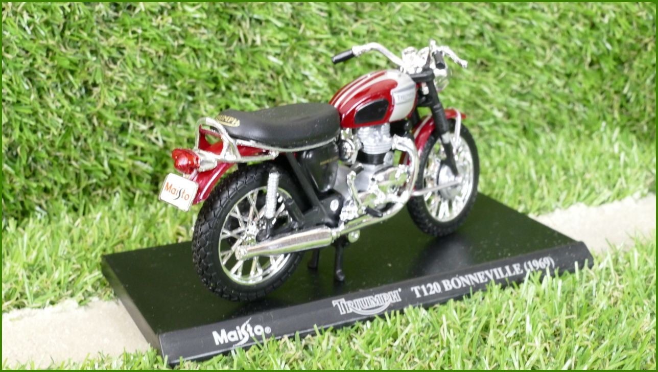 Model Replika Maisto Motorka 1:18 - Triumph T120 Bonneville (1969)