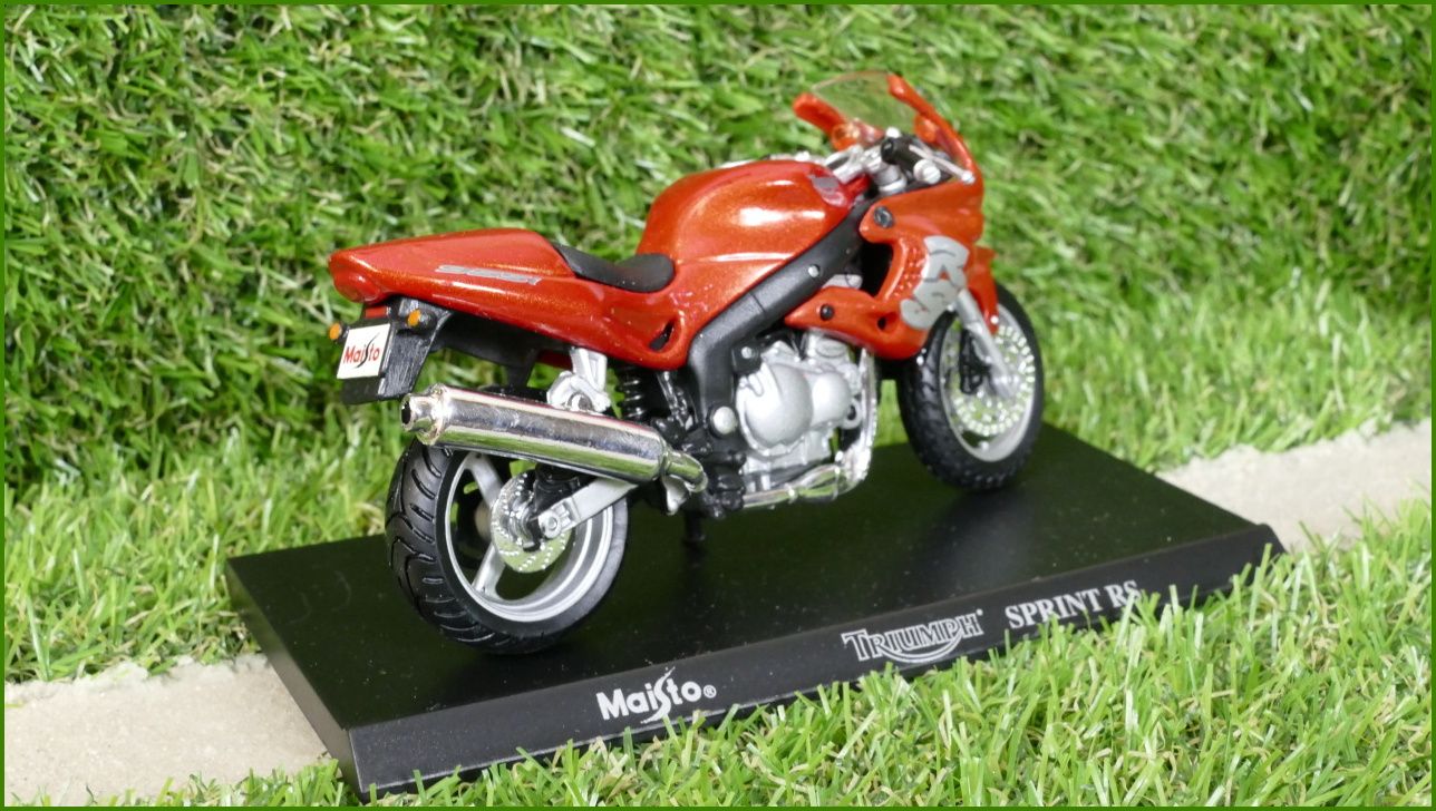Model Replika Maisto Motorka 1:18 - Triumph Sprint RS