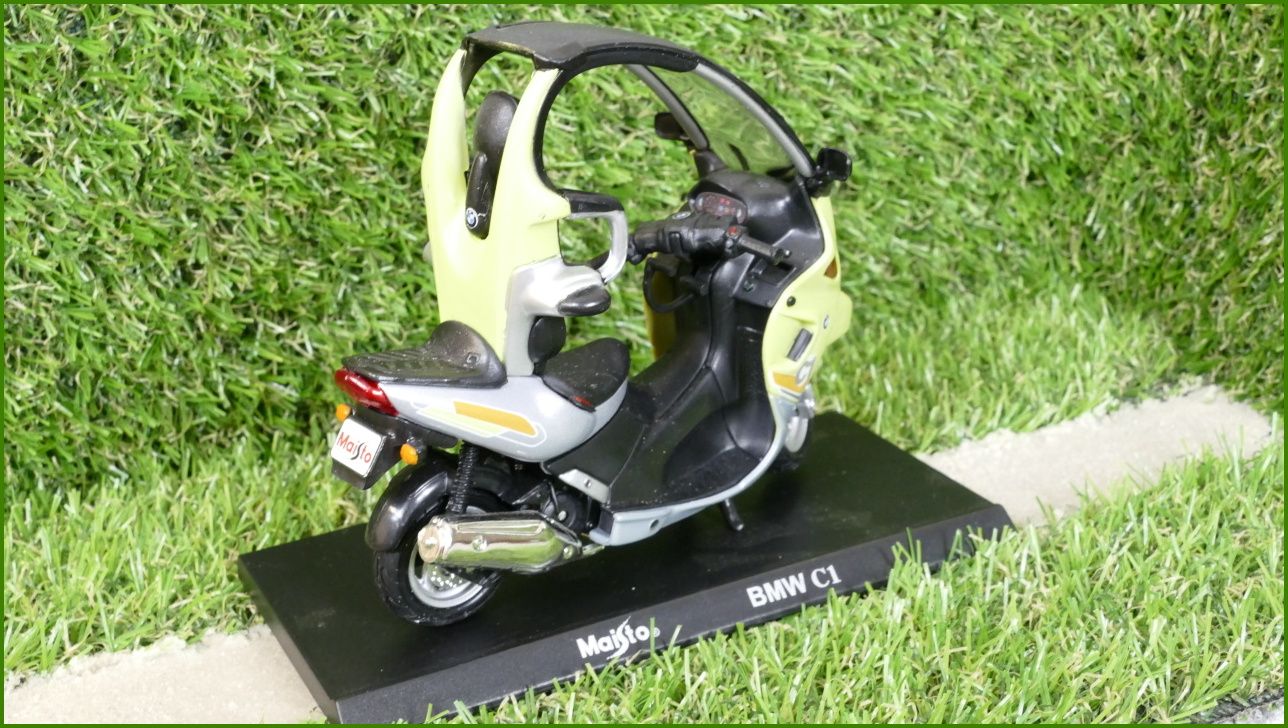 Model Replika Maisto Motorka 1:18 - BMW C1