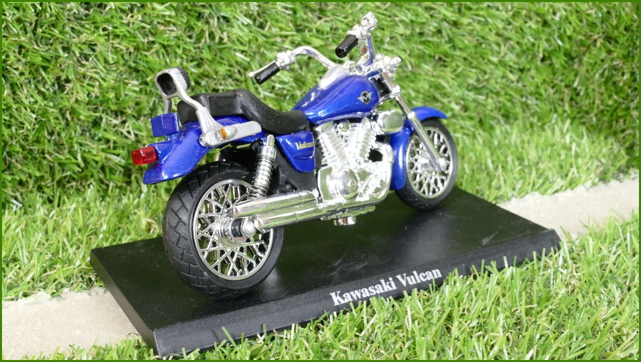 Model Replika Motorka 1:18 - Kawasaki Vulcan