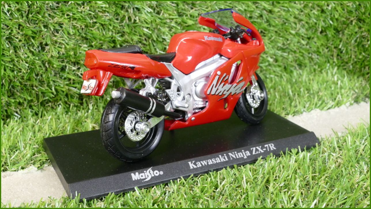 Model Replika Maisto Motorka 1:18 - Kawasaki Ninja ZX-7R