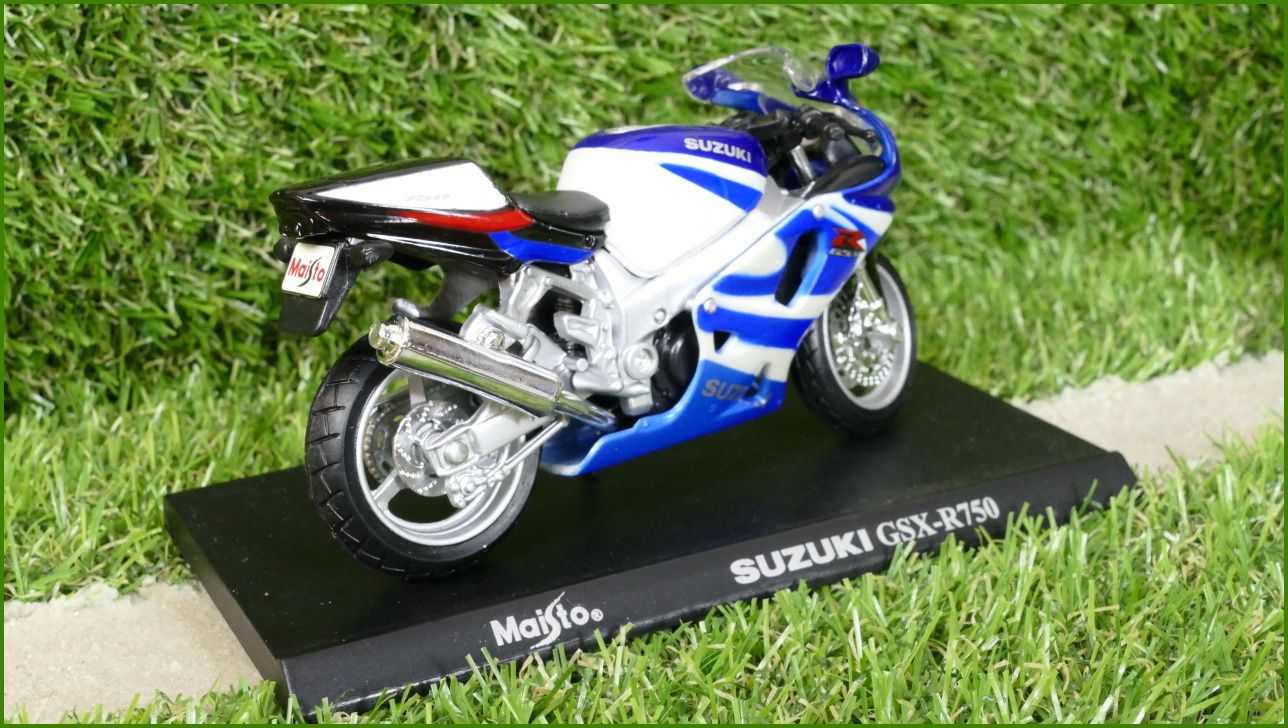 Model Replika Maisto Motorka 1:18 - Suzuki GSX-R750