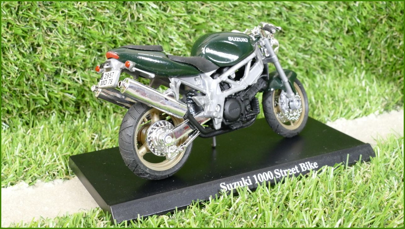 Model Replika Majorette Motorka 1:18 - Suzuki 1000 Street Bike