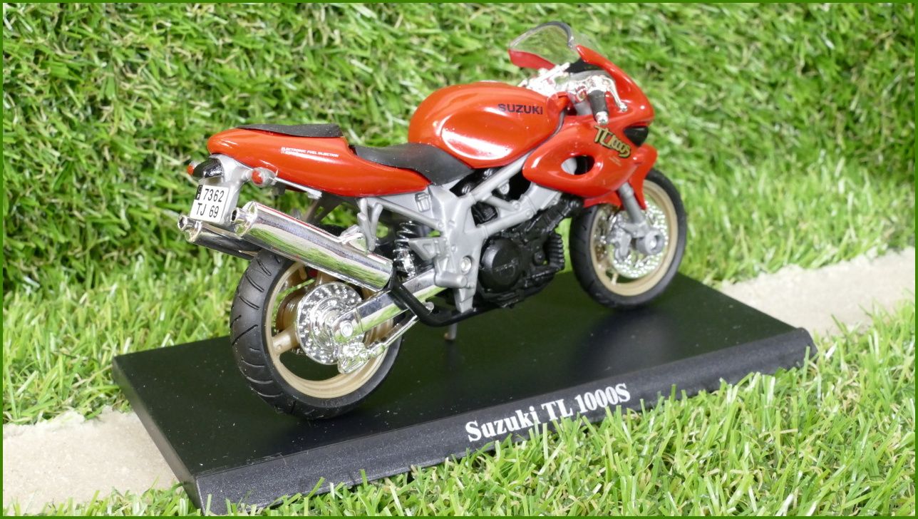 Model Replika Majorette Motorka 1:18 - Suzuki TL 1000S