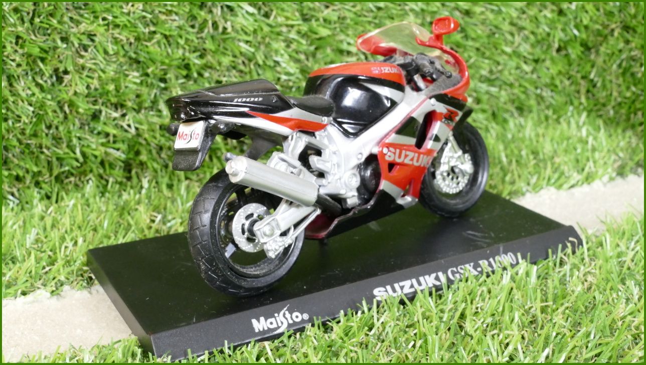 Model Replika Maisto Motorka 1:18 - Suzuki GSX-R1000