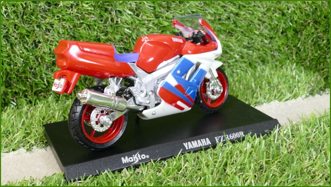 Model Replika Maisto Motorka 1:18 - Yamaha FZR600R