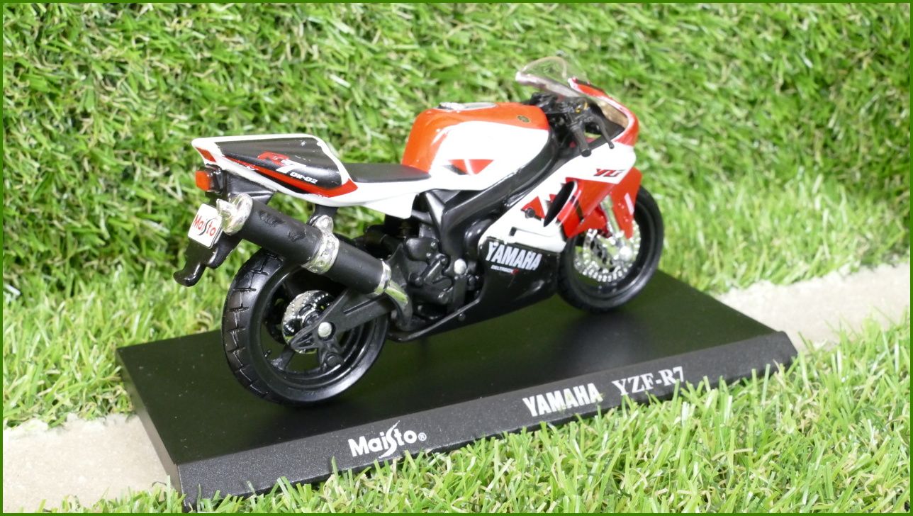 Model Replika Maisto Motorka 1:18 - Yamaha YZF-R7