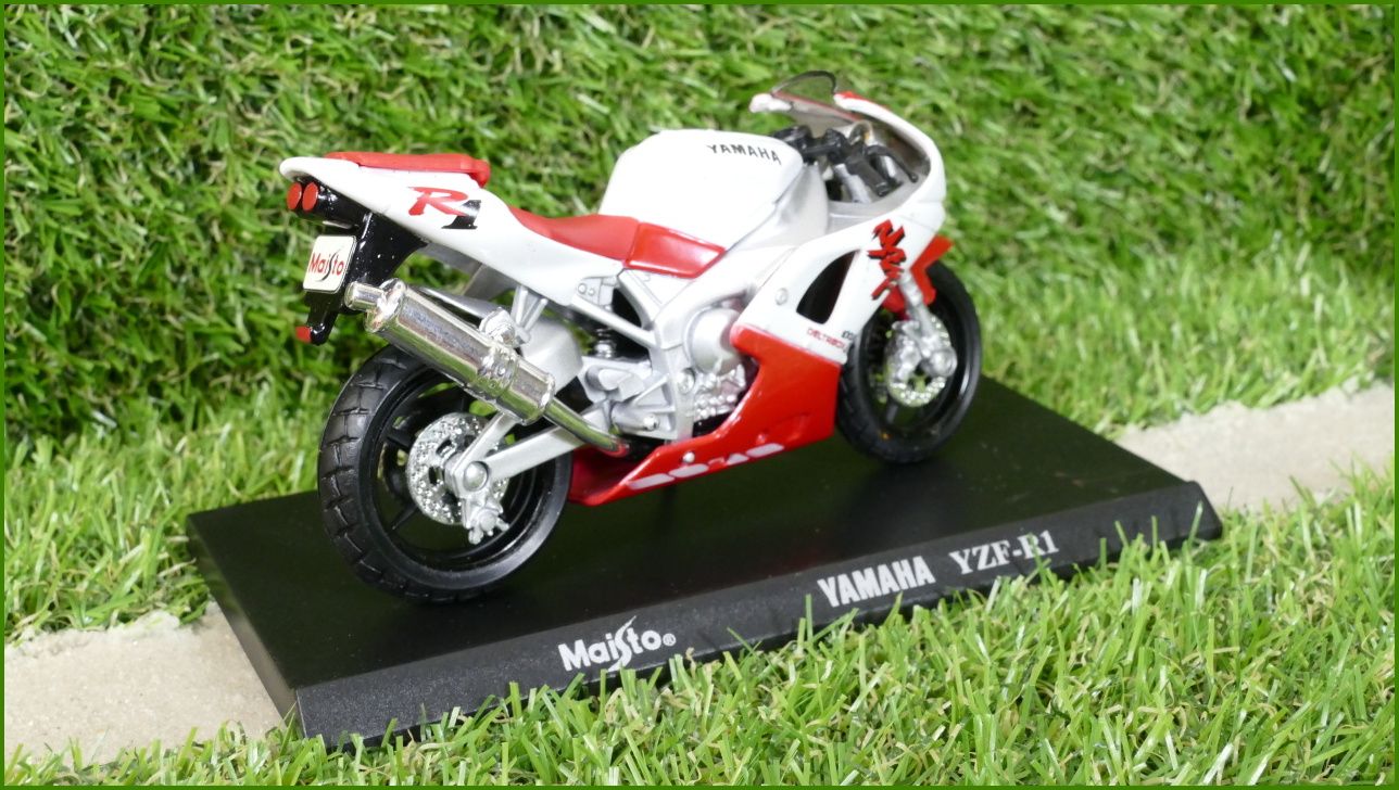 Model Replika Maisto Motorka 1:18 - Yamaha YZF-R1