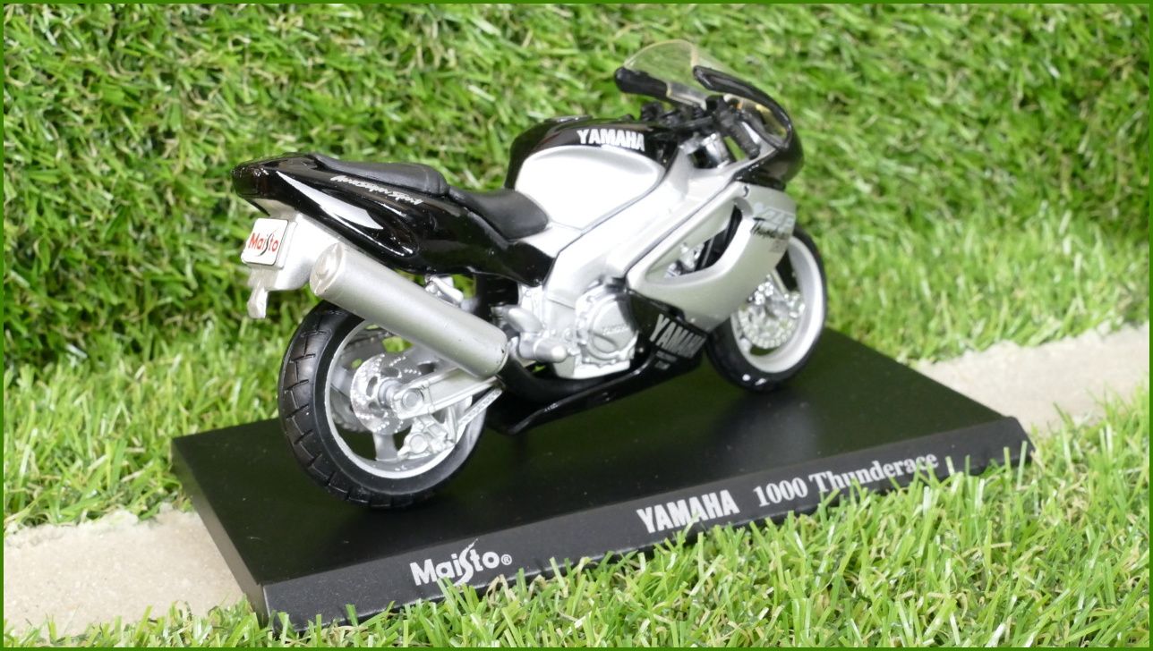 Model Replika Maisto Motorka 1:18 - Yamaha 1000 Thunderace