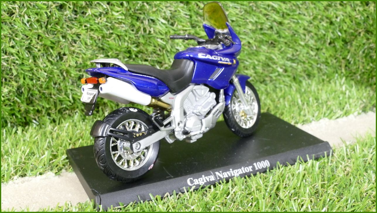 Model Replika Motorka 1:18 - Cagiva Navigator 1000