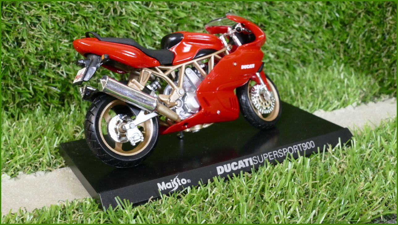 Model Replika Maisto Motorka 1:18 - Ducati Supersport 900