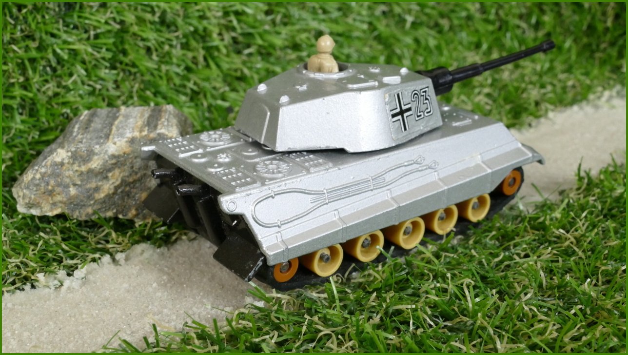 Autíčko Matchbox Battle Kings K-104 King Tiger (Lesney)