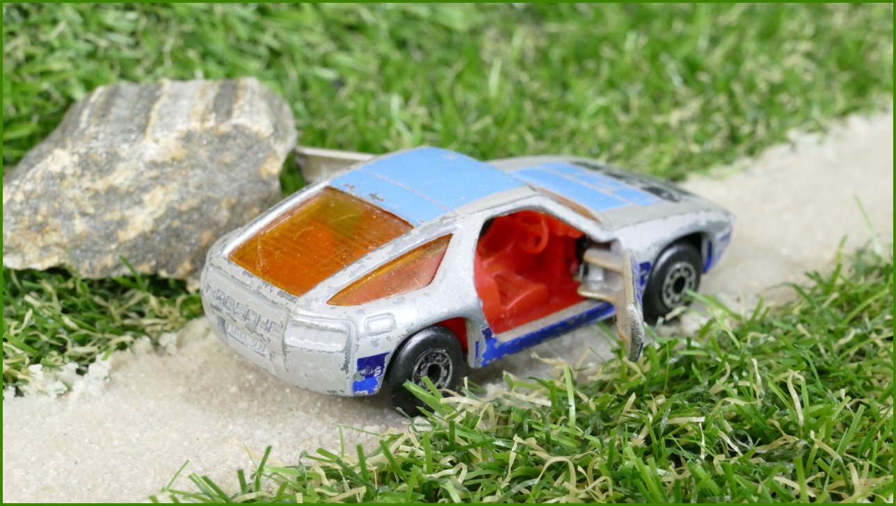 Autíčko Matchbox Porsche 928