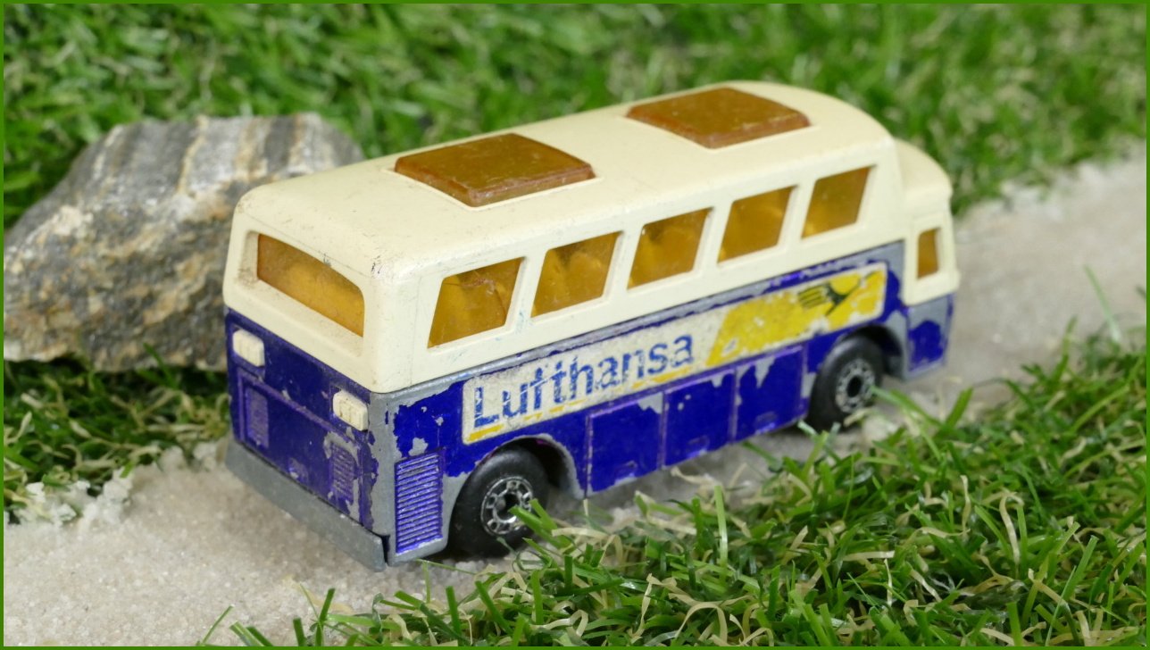 Autíčko Matchbox Superfast No.65 Airport Coach (Lesney) - Chybí přední nárazník