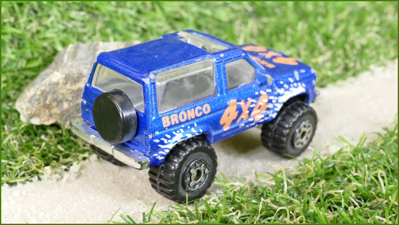 Autíčko Matchbox Ford Bronco II