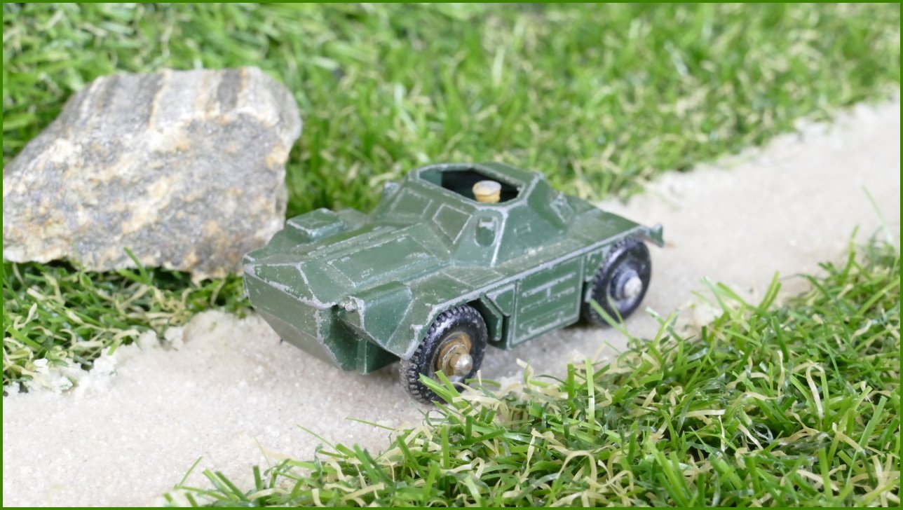 Autíčko Matchbox No.61 Ferret Scout Car (Lesney)