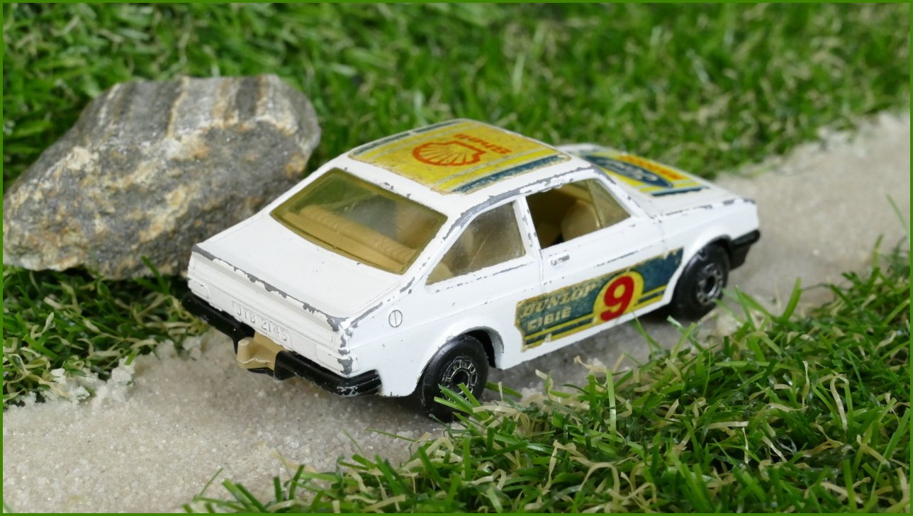 Autíčko Matchbox No.9 Ford Escort RS2000 (Lesney)