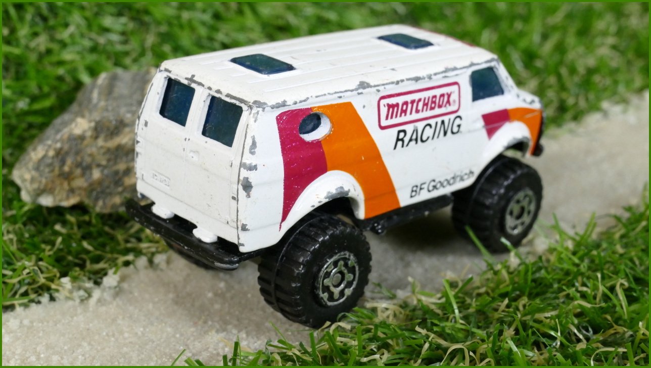 Autíčko Matchbox 4x4 Chevy Van