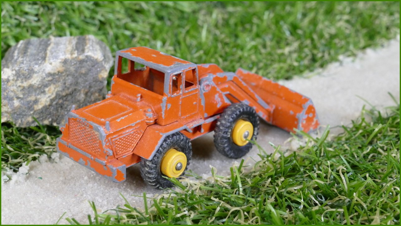 Autíčko Matchbox No.69 - Tractor Shovel (Lesney)