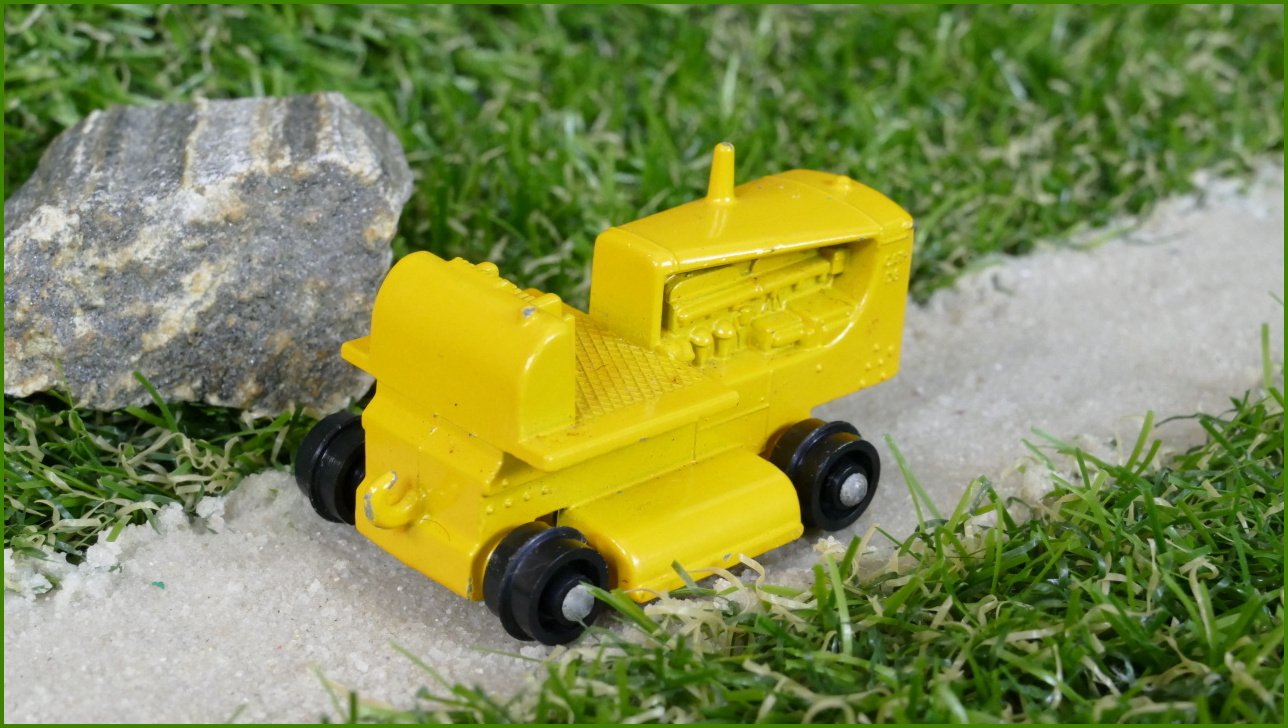 Model Autíčka Matchbox No.8 Caterpillar D8 Tractor (Lesney)