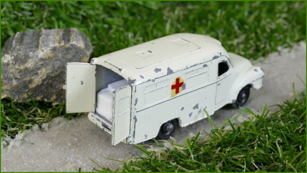 Model Autíčka Matchbox No.14 Lomas Ambulance (Lesney)