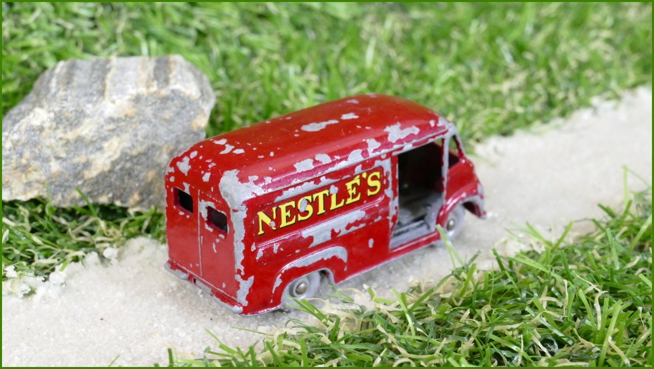 Model Autíčka Matchbox No.69 - Commer 30 CWT Van (Lesney) - zasouvací dveře