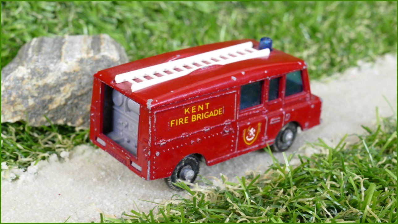 Model Autíčka Matchbox No.57 - Land Rover Fire Truck (Lesney)