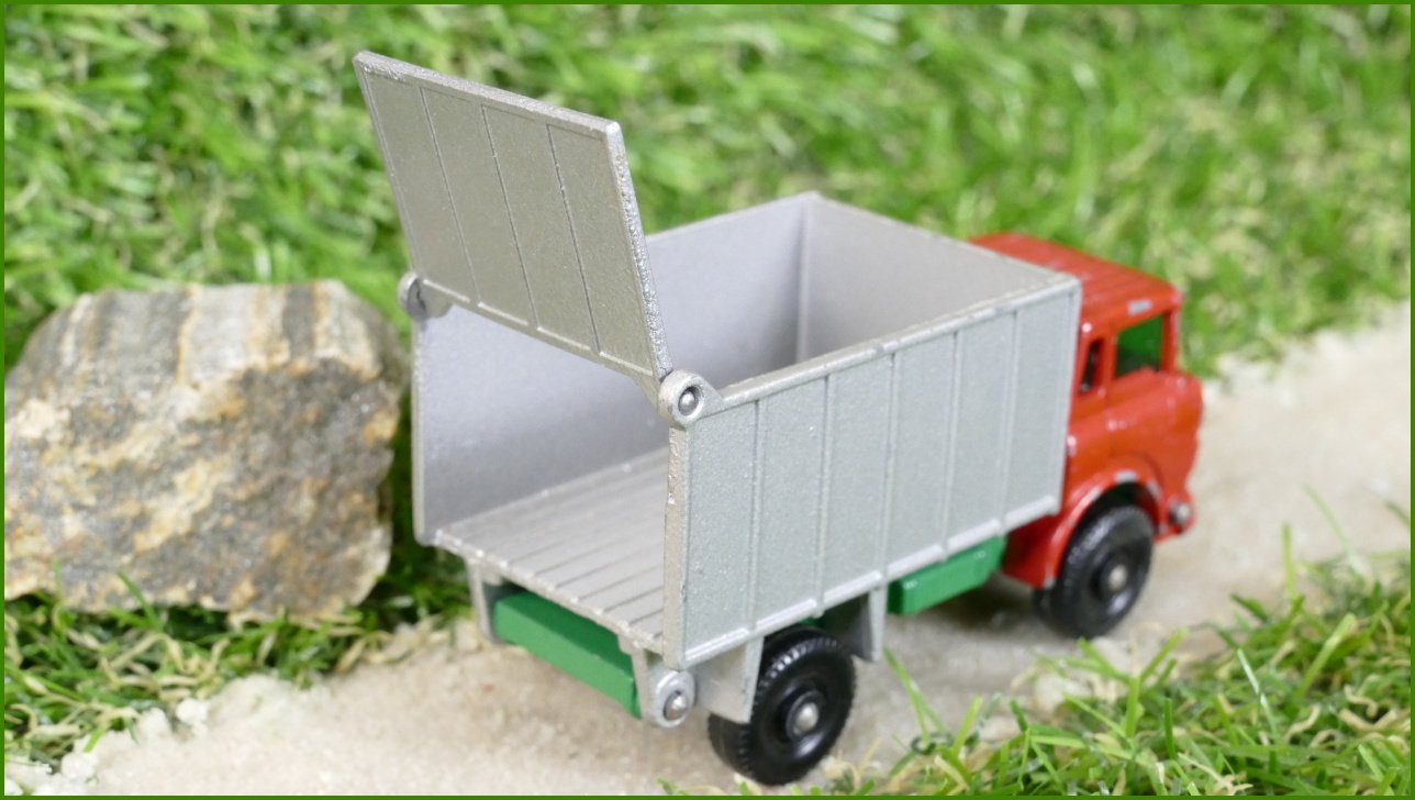 Model Autíčka Matchbox No.26 - G.M.C. Tipper Truck (Lesney)
