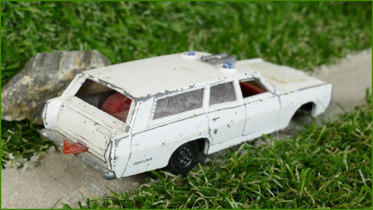 Model Autíčka Matchbox SuperKings K-23 Mercury Commuter - bez přední nápravy, rozbité přední sklo