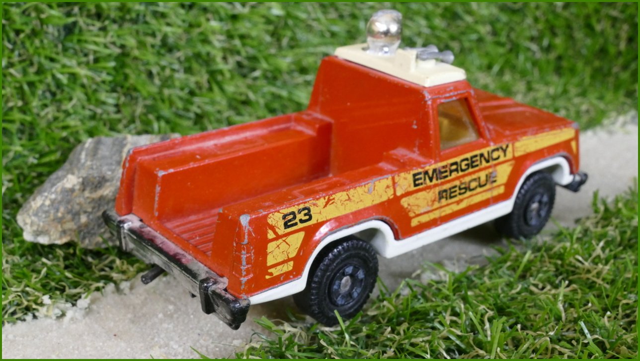 Model Autíčka Matchbox SuperKings Plymouth Trail Buster