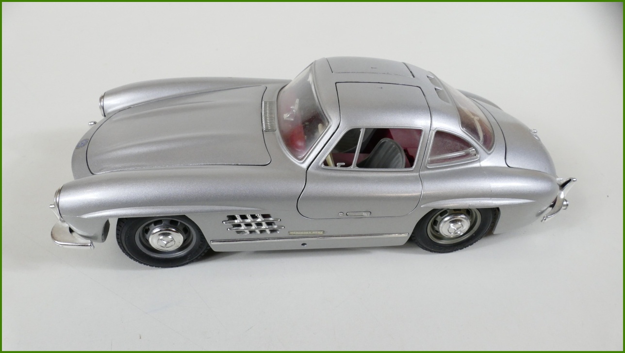 Kovový Model Bburago 1:18 - Mercedes 300 SL (1954)