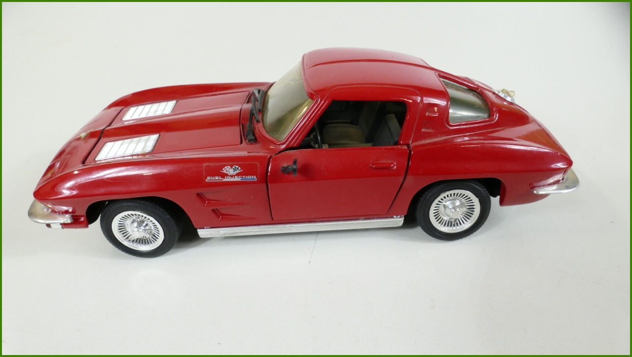 Model Auta Revell 1:24 - Corvette Stingray