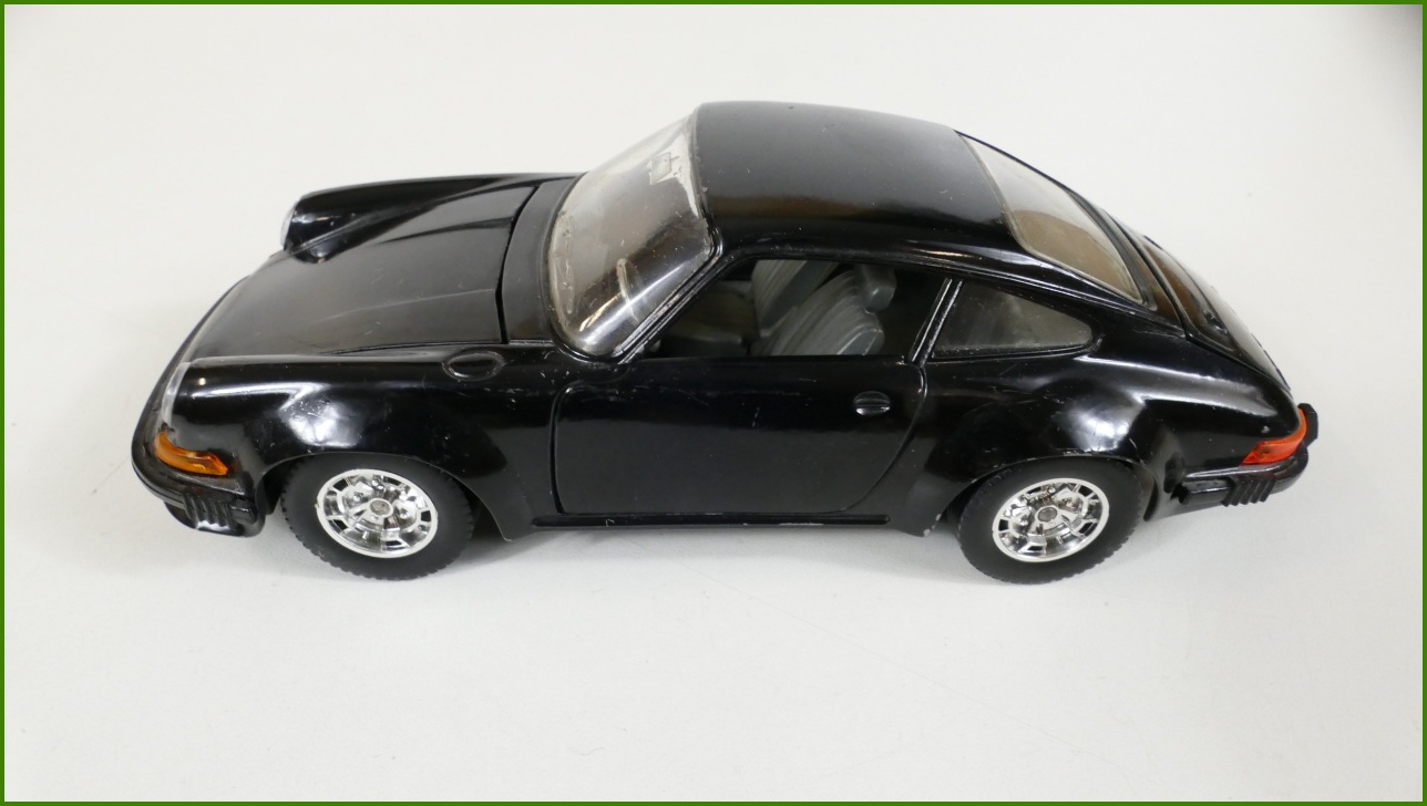 Model Auta Bburago 1:24 - Porsche 911 - Viz Popis